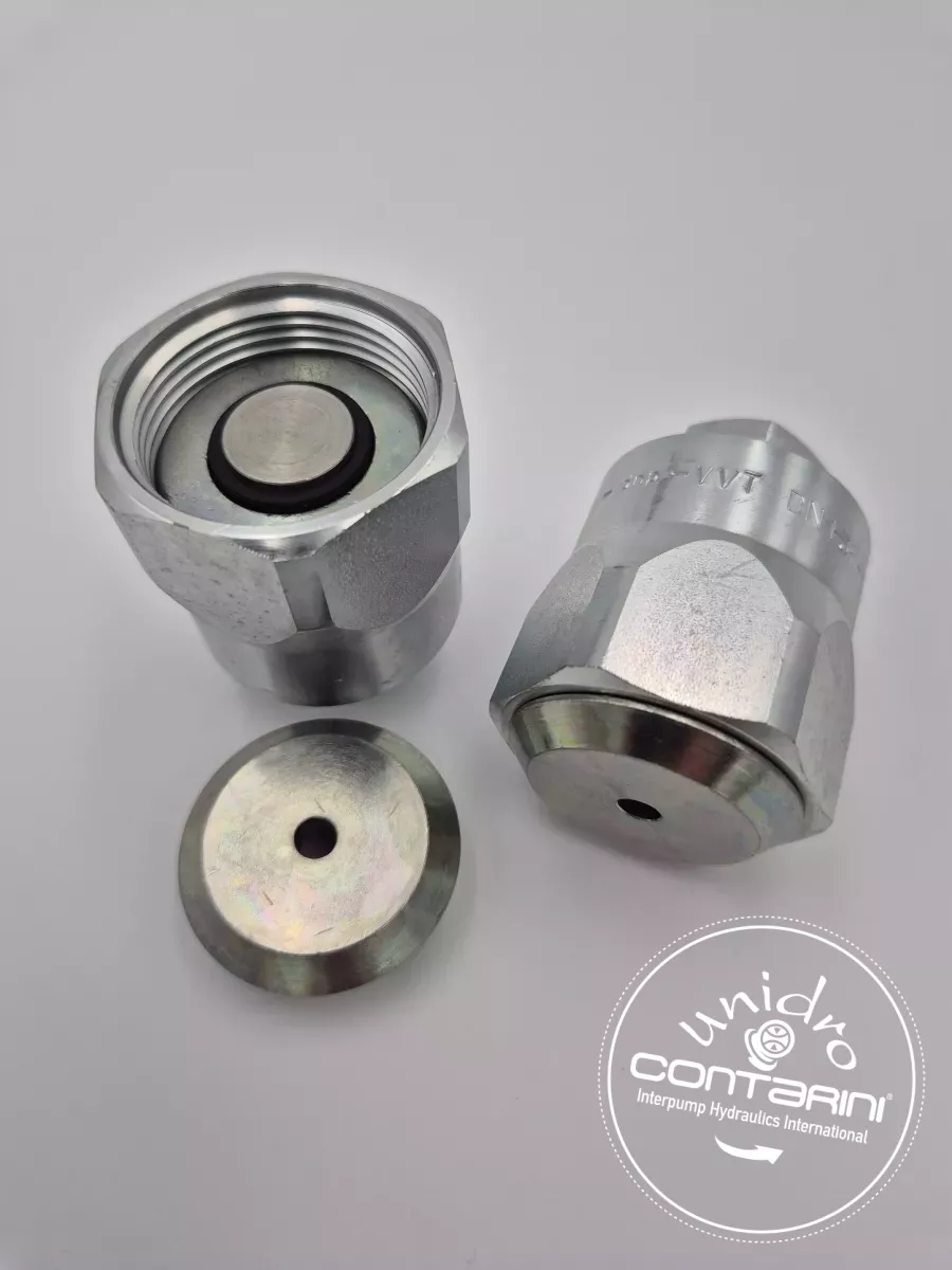 FEMELLE PASSE CLOISON