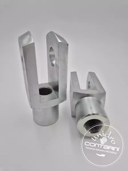 CHAPE FEMELLE (ISO 8140) - M20 x 1.5 - AXE Ø: 20mm.