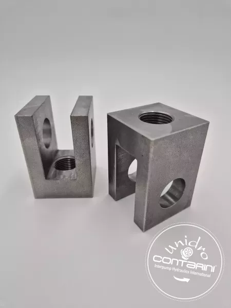 CHAPE FEMELLE - DIN 71752 - TARAUDE M12x1.75 - AXE Ø 12 mm.