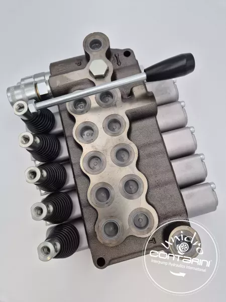 DISTRIBUTEUR BF701/5 GU / MO A1 + MO A1 +MO A1 +MO A1+MO A1