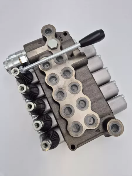 BF 701/5/../.. A.D. - 5 Eléments