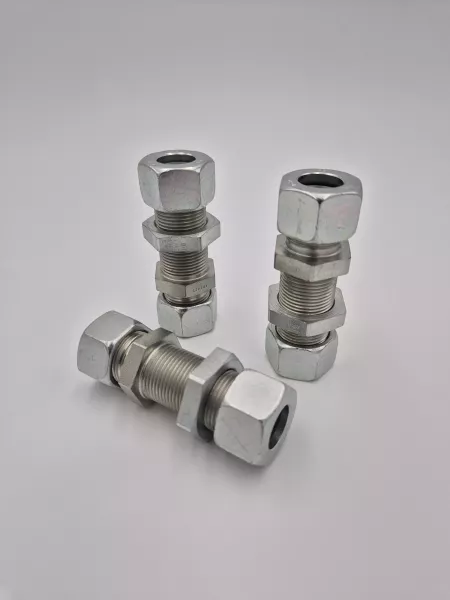 RD102-Passe Cloison MMETR.+MMETR.